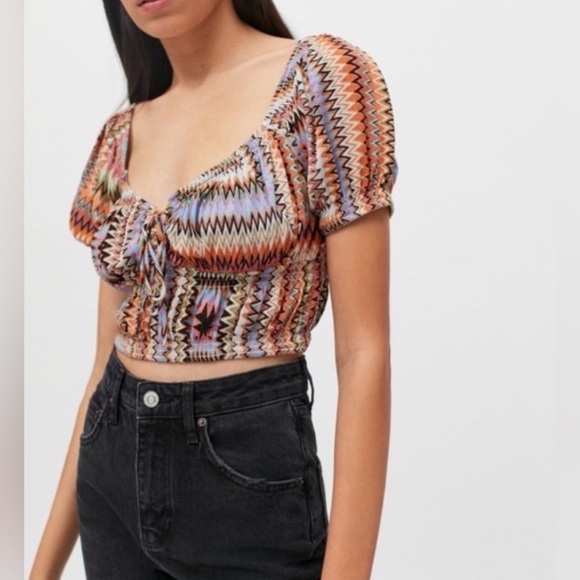 Urban Outfitters Multicolor Zigzag Patterned Puff Sleeve Crop Top Size Medium - Picture 2 of 10